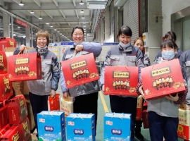 过年的仪式感从集团公司发年货开始！